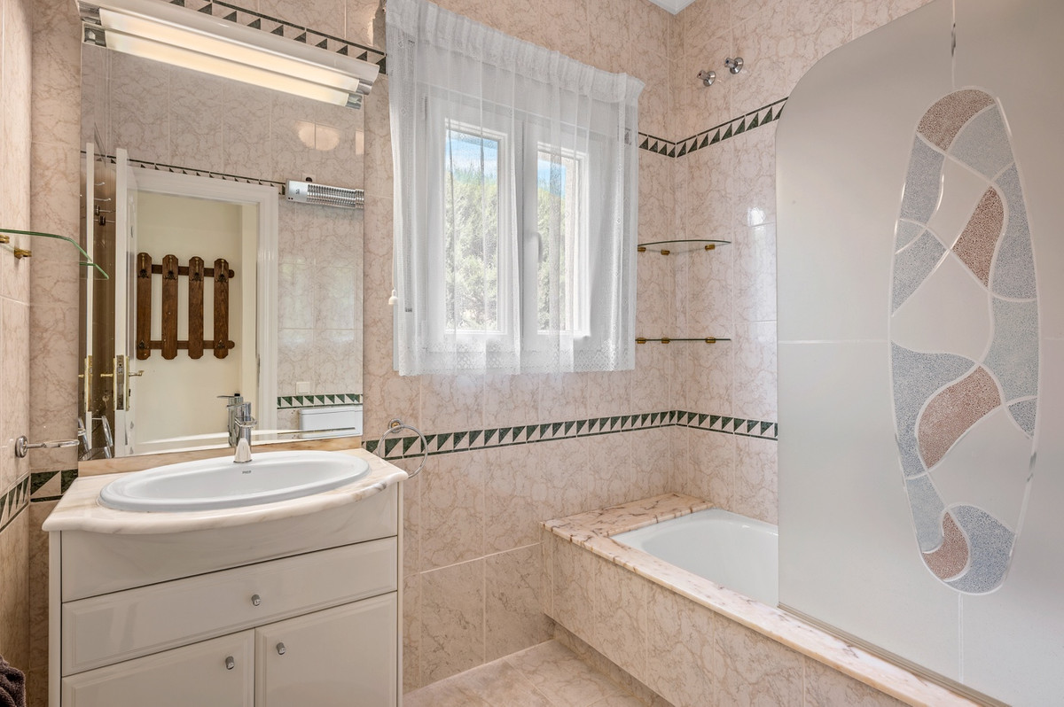 For sale - 4 Bedroom 6 Bathroom House - Detached Villa in Rojales - Ciudad Quesada  - Alicante