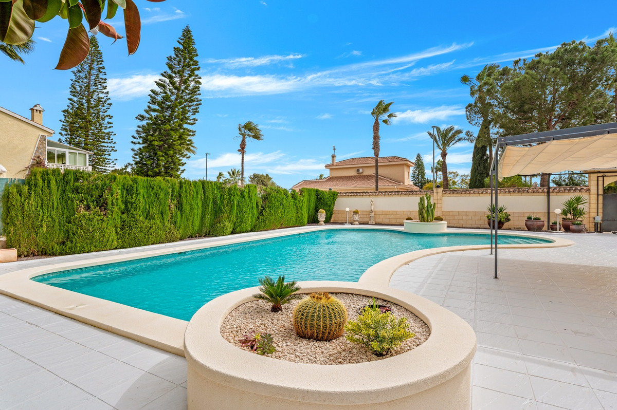 For sale - 4 Bedroom 6 Bathroom House - Detached Villa in Rojales - Ciudad Quesada  - Alicante