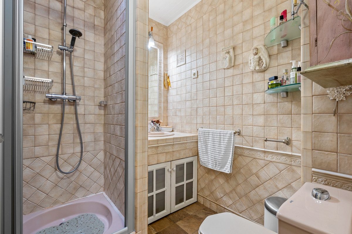 For sale - 3 Bedroom 2 Bathroom Apartment - Penthouse in Torrevieja - Torrevieja Centro  - Alicante
