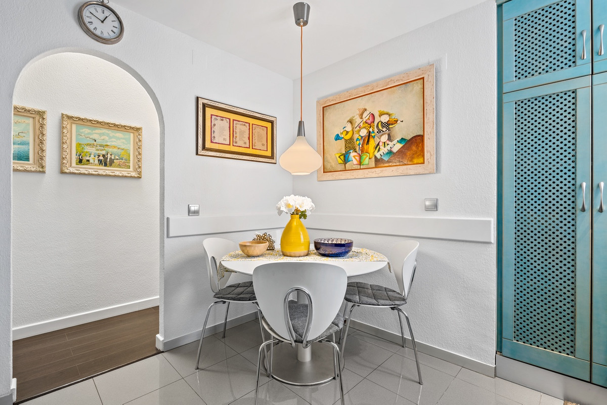 For sale - 3 Bedroom 2 Bathroom Apartment - Penthouse in Torrevieja - Torrevieja Centro  - Alicante
