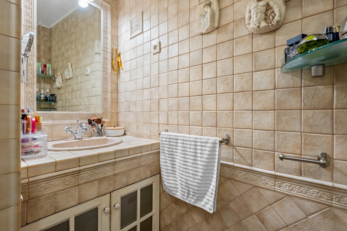 For sale - 3 Bedroom 2 Bathroom Apartment - Penthouse in Torrevieja - Torrevieja Centro  - Alicante
