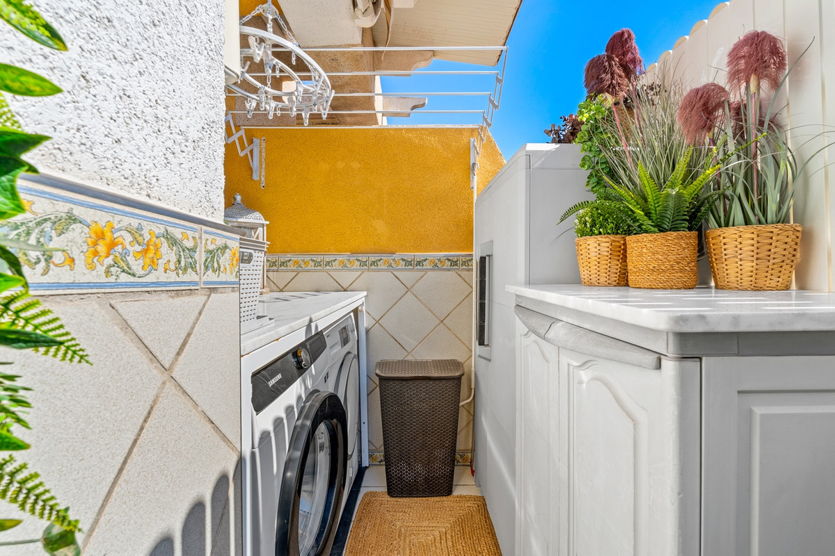For sale - 3 Bedroom 2 Bathroom Apartment - Penthouse in Torrevieja - Torrevieja Centro  - Alicante