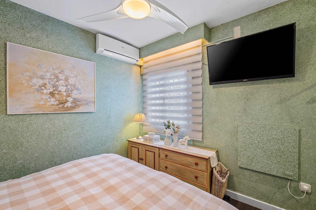 For sale - 3 Bedroom 2 Bathroom Apartment - Penthouse in Torrevieja - Torrevieja Centro  - Alicante