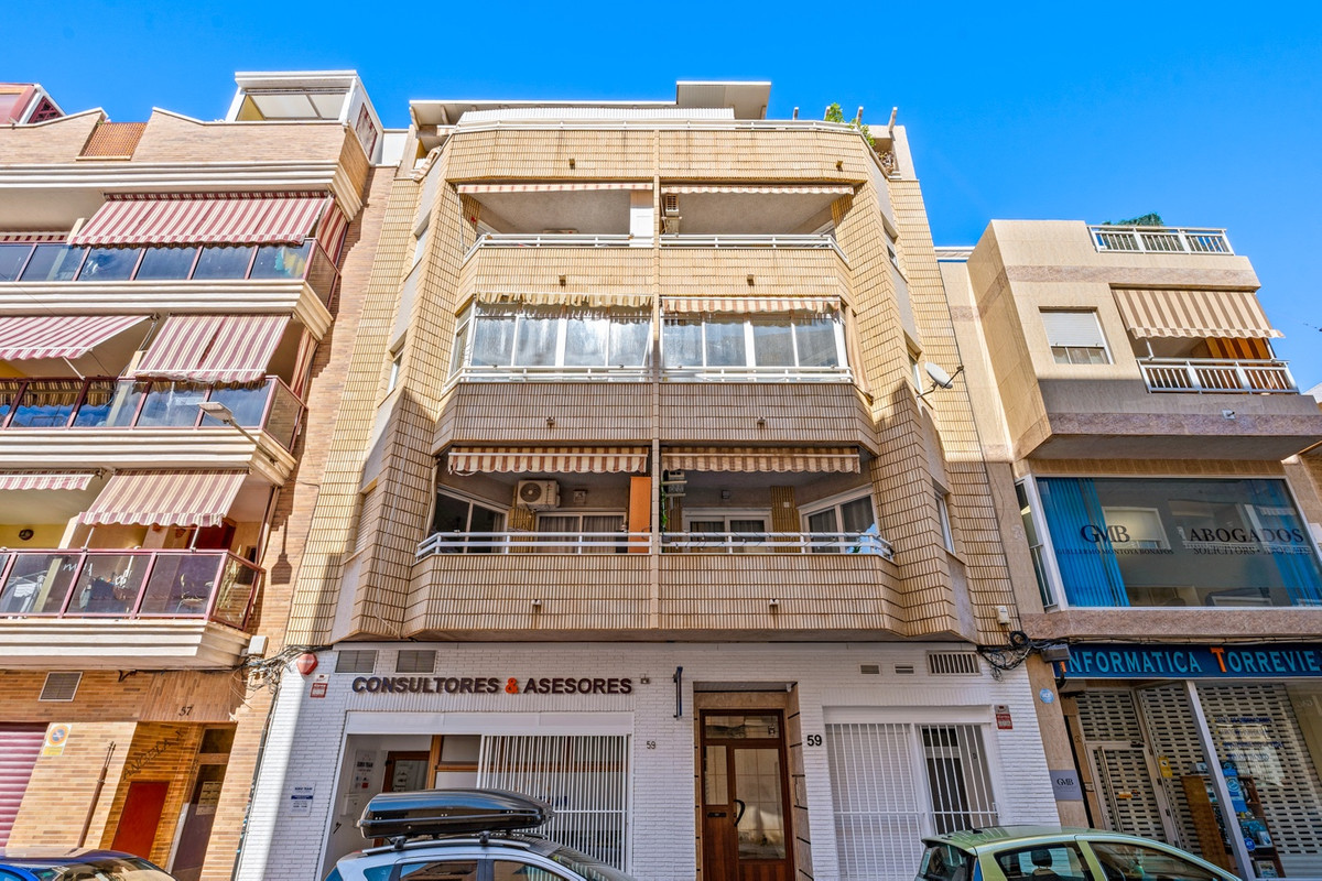 For sale - 3 Bedroom 2 Bathroom Apartment - Penthouse in Torrevieja - Torrevieja Centro  - Alicante