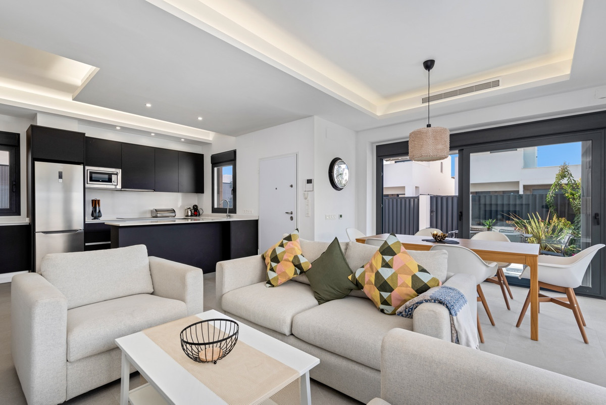 For sale - 3 Bedroom 2 Bathroom House - Semi-Detached House in San Fulgencio - La Marina  - Alicante