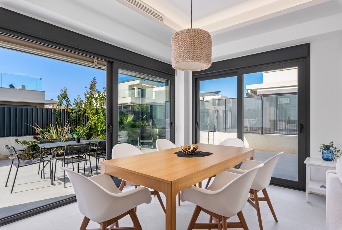 For sale - 3 Bedroom 2 Bathroom House - Semi-Detached House in San Fulgencio - La Marina  - Alicante
