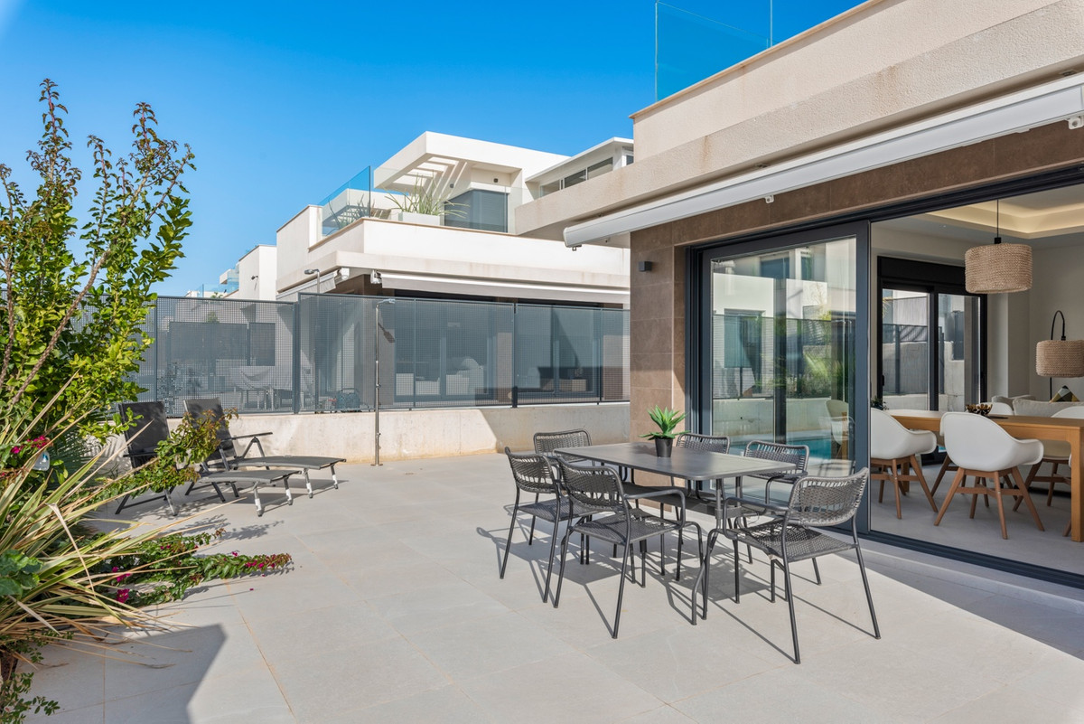 For sale - 3 Bedroom 2 Bathroom House - Semi-Detached House in San Fulgencio - La Marina  - Alicante