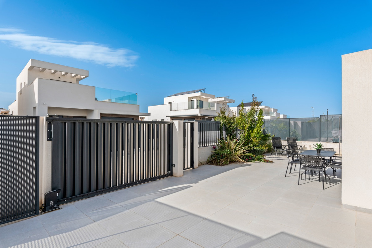 For sale - 3 Bedroom 2 Bathroom House - Semi-Detached House in San Fulgencio - La Marina  - Alicante