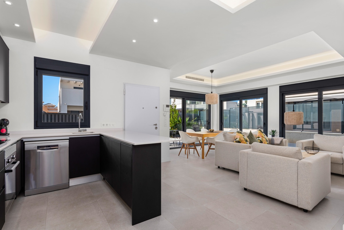 For sale - 3 Bedroom 2 Bathroom House - Semi-Detached House in San Fulgencio - La Marina  - Alicante