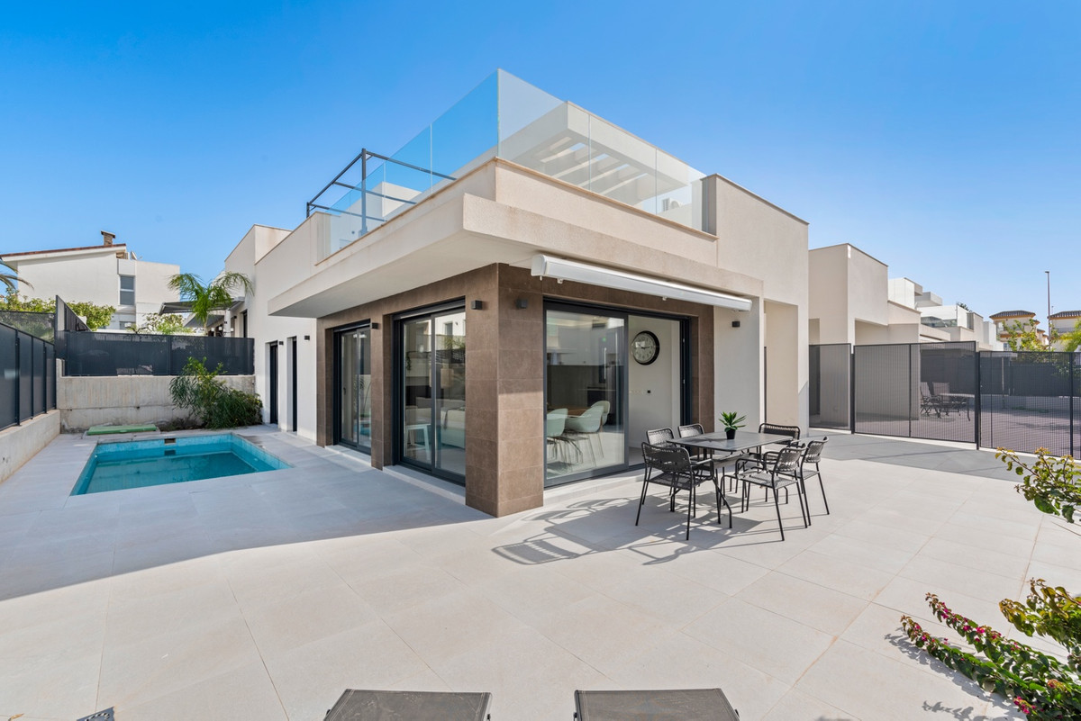 For sale - 3 Bedroom 2 Bathroom House - Semi-Detached House in San Fulgencio - La Marina  - Alicante