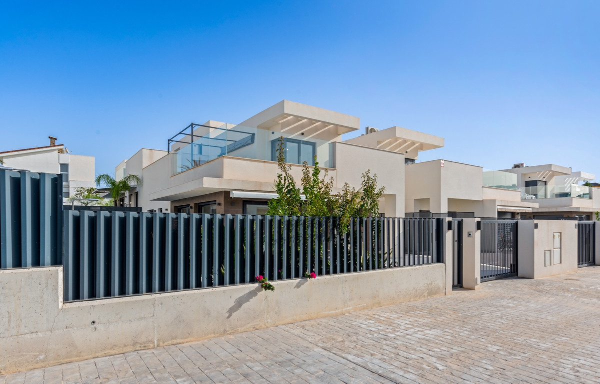 For sale - 3 Bedroom 2 Bathroom House - Semi-Detached House in San Fulgencio - La Marina  - Alicante