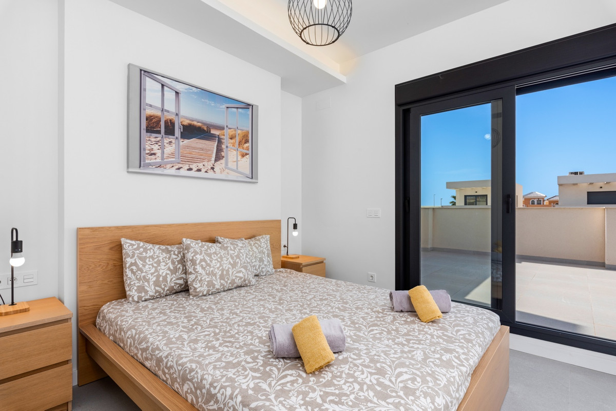For sale - 3 Bedroom 2 Bathroom House - Semi-Detached House in San Fulgencio - La Marina  - Alicante