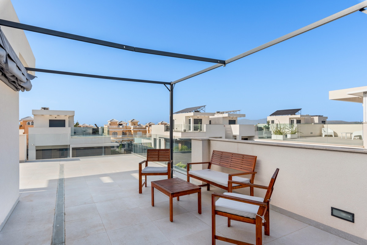 For sale - 3 Bedroom 2 Bathroom House - Semi-Detached House in San Fulgencio - La Marina  - Alicante