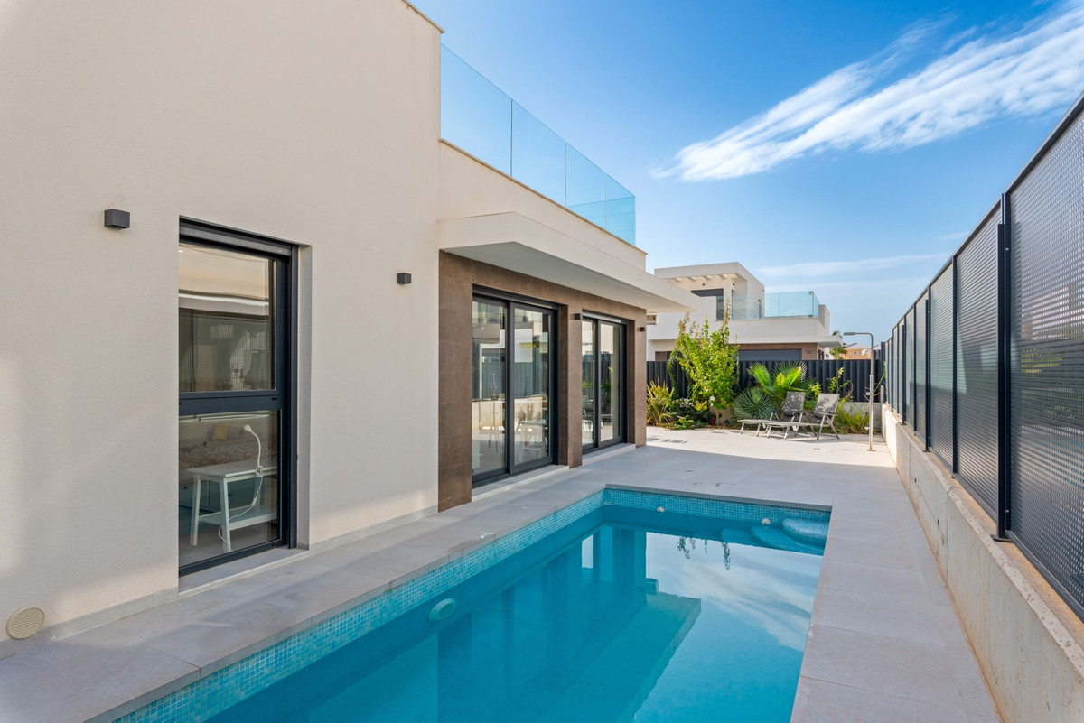 For sale - 3 Bedroom 2 Bathroom House - Semi-Detached House in San Fulgencio - La Marina  - Alicante
