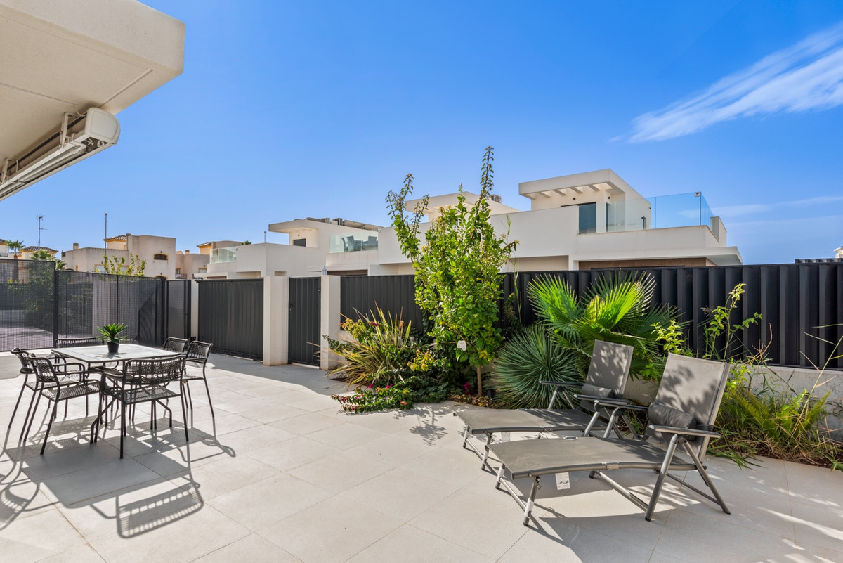 For sale - 3 Bedroom 2 Bathroom House - Semi-Detached House in San Fulgencio - La Marina  - Alicante