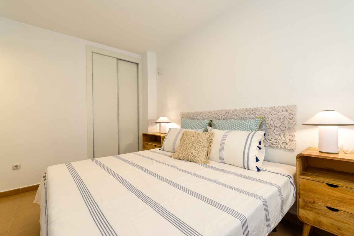For sale - 2 Bedroom 1 Bathroom Apartment - Middle Floor Apartment in Torrevieja - Torrevieja Centro  - Alicante