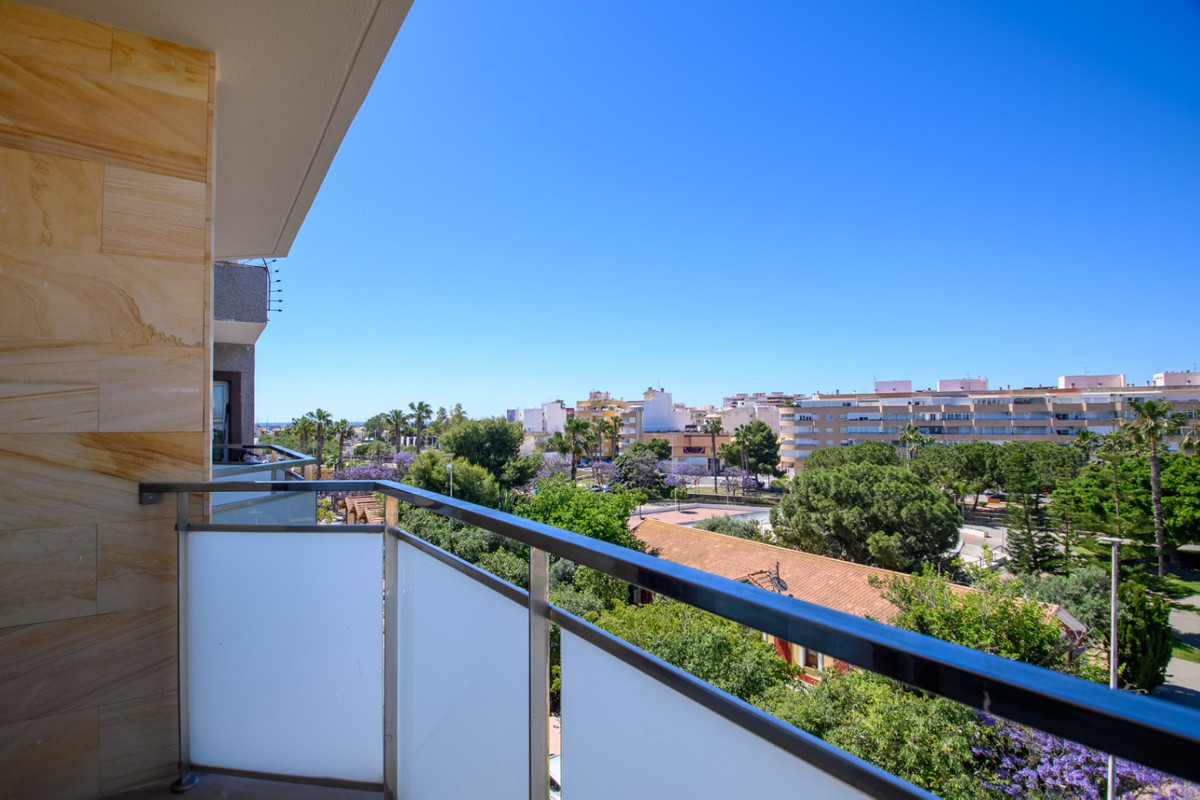 For sale - 2 Bedroom 1 Bathroom Apartment - Middle Floor Apartment in Torrevieja - Torrevieja Centro  - Alicante