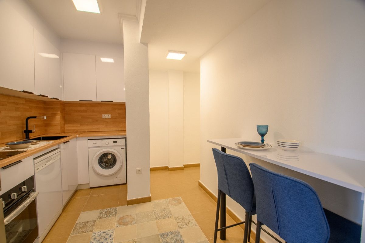 For sale - 2 Bedroom 1 Bathroom Apartment - Middle Floor Apartment in Torrevieja - Torrevieja Centro  - Alicante