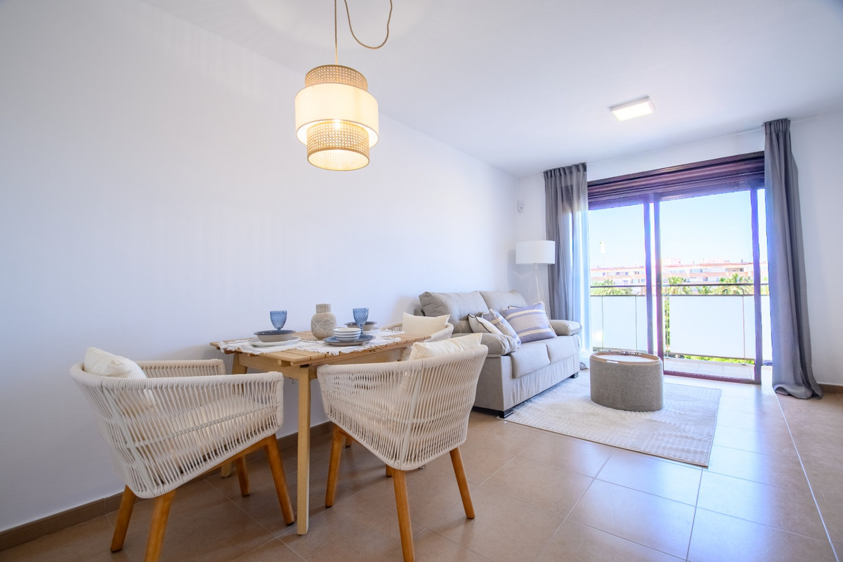 For sale - 2 Bedroom 1 Bathroom Apartment - Middle Floor Apartment in Torrevieja - Torrevieja Centro  - Alicante
