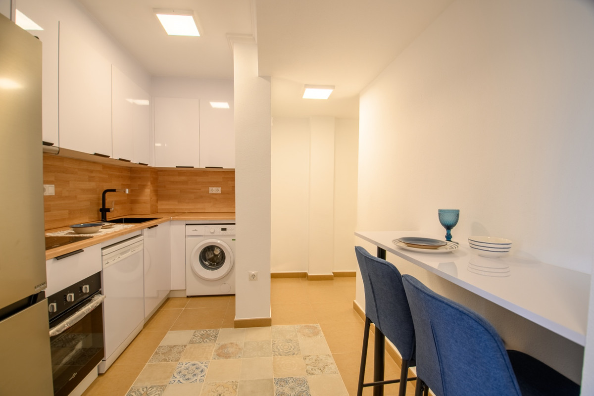 For sale - 2 Bedroom 1 Bathroom Apartment - Middle Floor Apartment in Torrevieja - Torrevieja Centro  - Alicante