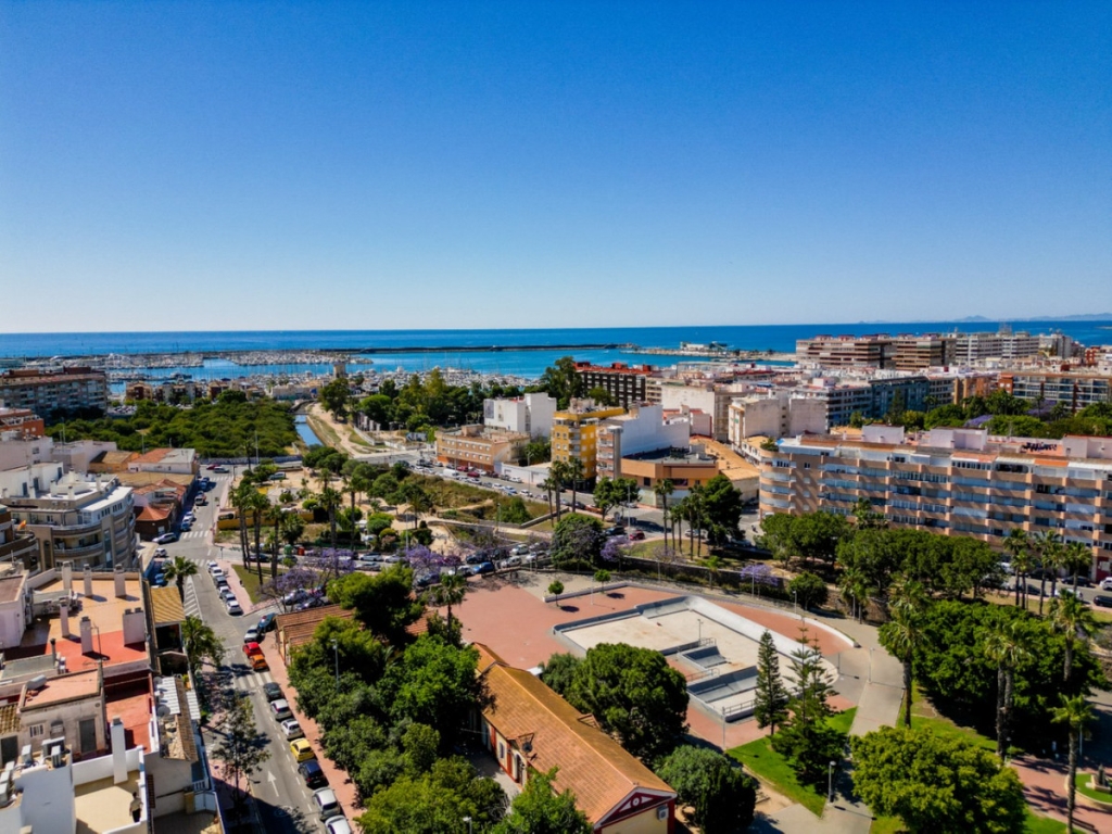 2 Bedroom 1 Bathroom Apartment - Middle Floor Apartment in Torrevieja