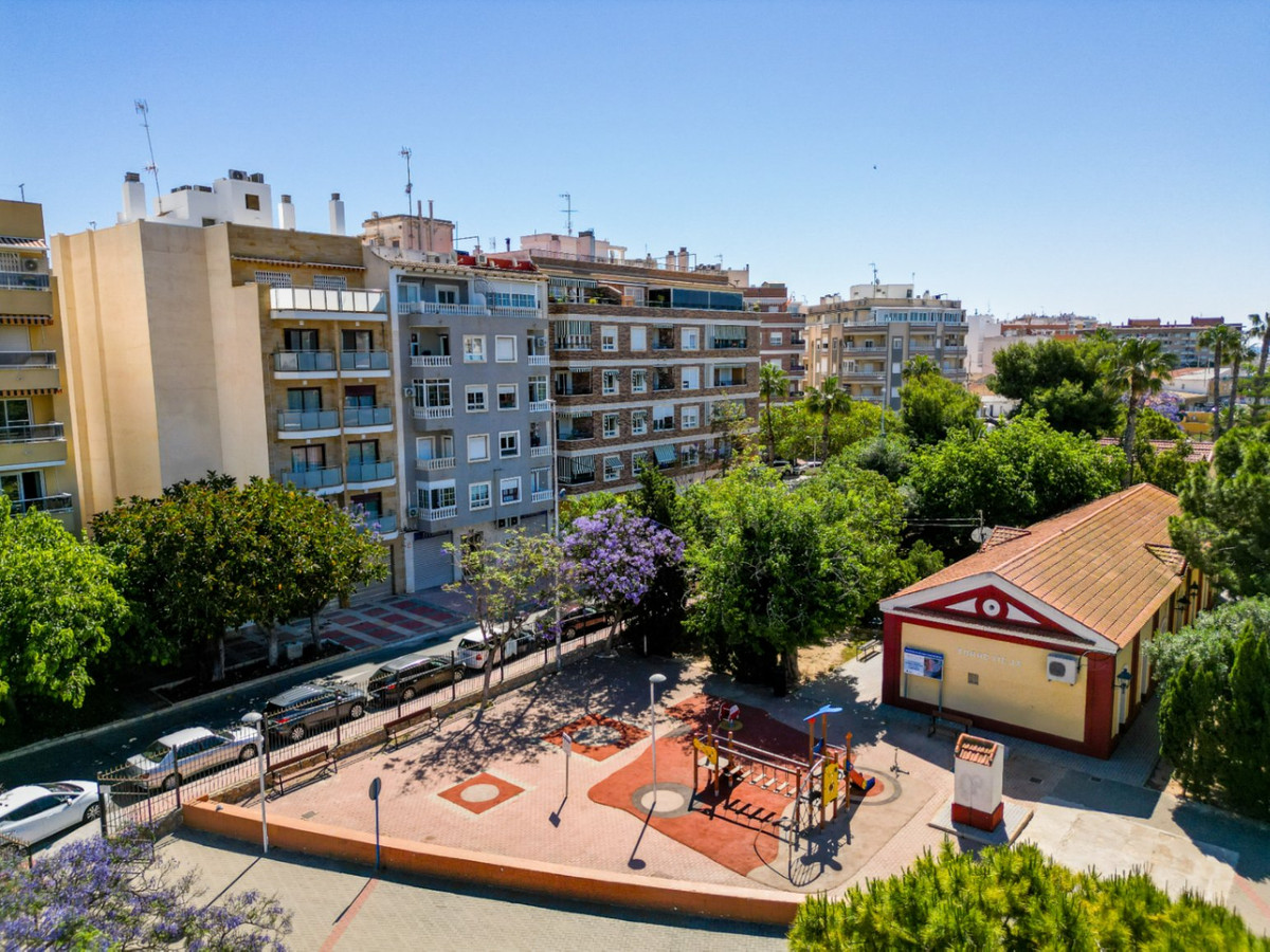 For sale - 2 Bedroom 1 Bathroom Apartment - Middle Floor Apartment in Torrevieja - Torrevieja Centro  - Alicante
