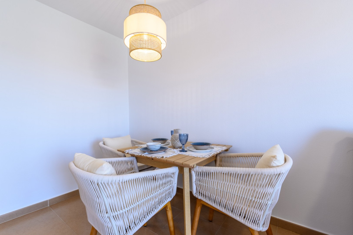 For sale - 2 Bedroom 1 Bathroom Apartment - Middle Floor Apartment in Torrevieja - Torrevieja Centro  - Alicante