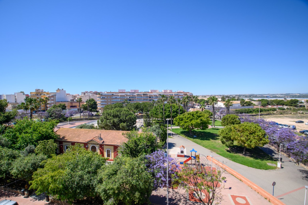 For sale - 2 Bedroom 1 Bathroom Apartment - Middle Floor Apartment in Torrevieja - Torrevieja Centro  - Alicante