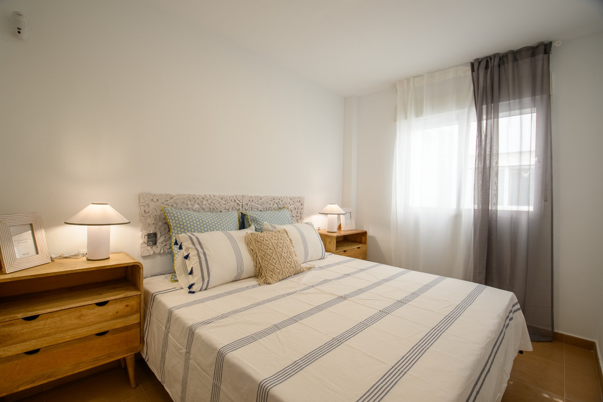 For sale - 2 Bedroom 1 Bathroom Apartment - Middle Floor Apartment in Torrevieja - Torrevieja Centro  - Alicante