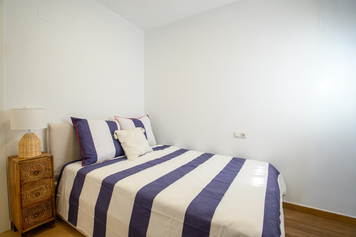 For sale - 2 Bedroom 1 Bathroom Apartment - Middle Floor Apartment in Torrevieja - Torrevieja Centro  - Alicante