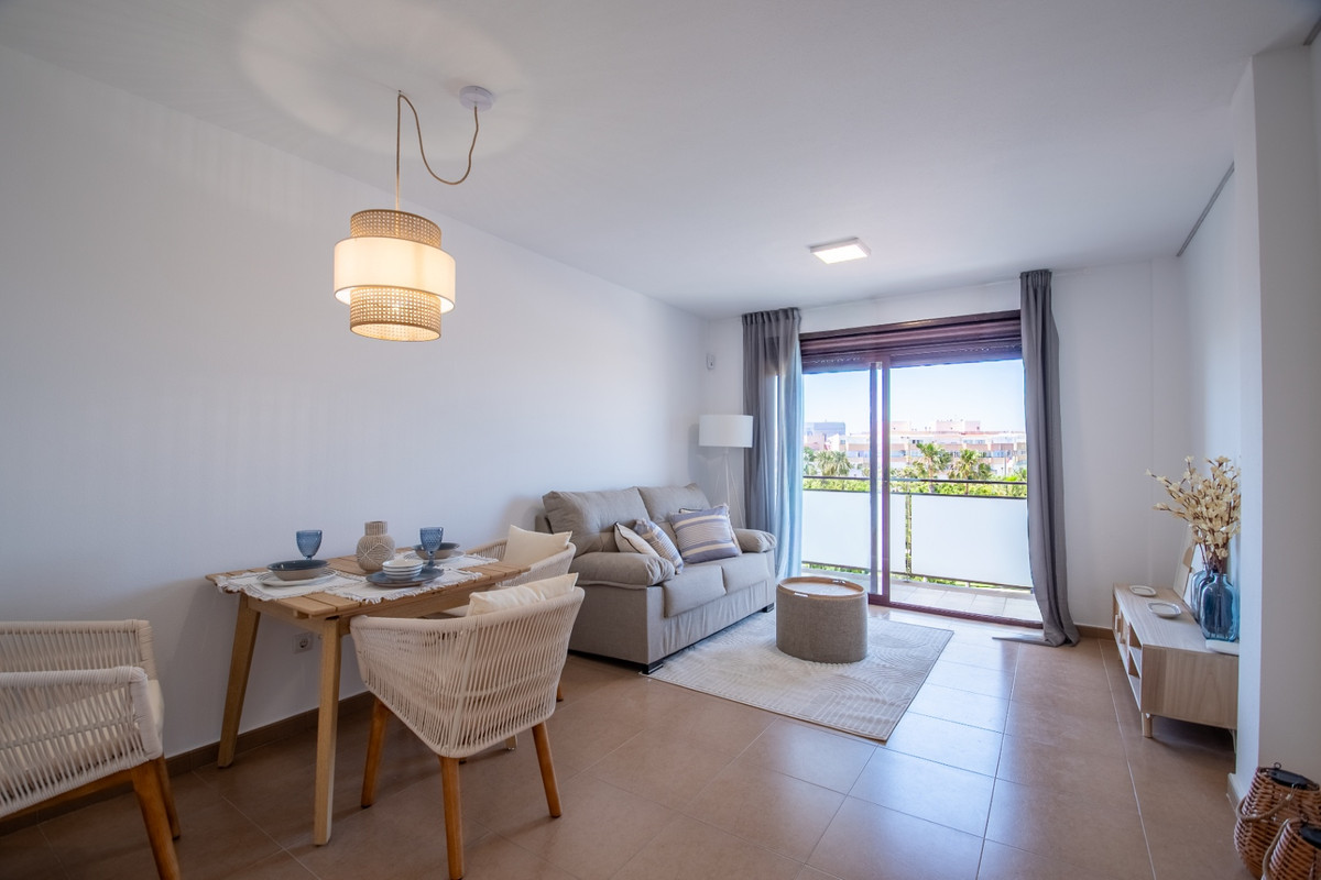 For sale - 2 Bedroom 1 Bathroom Apartment - Middle Floor Apartment in Torrevieja - Torrevieja Centro  - Alicante
