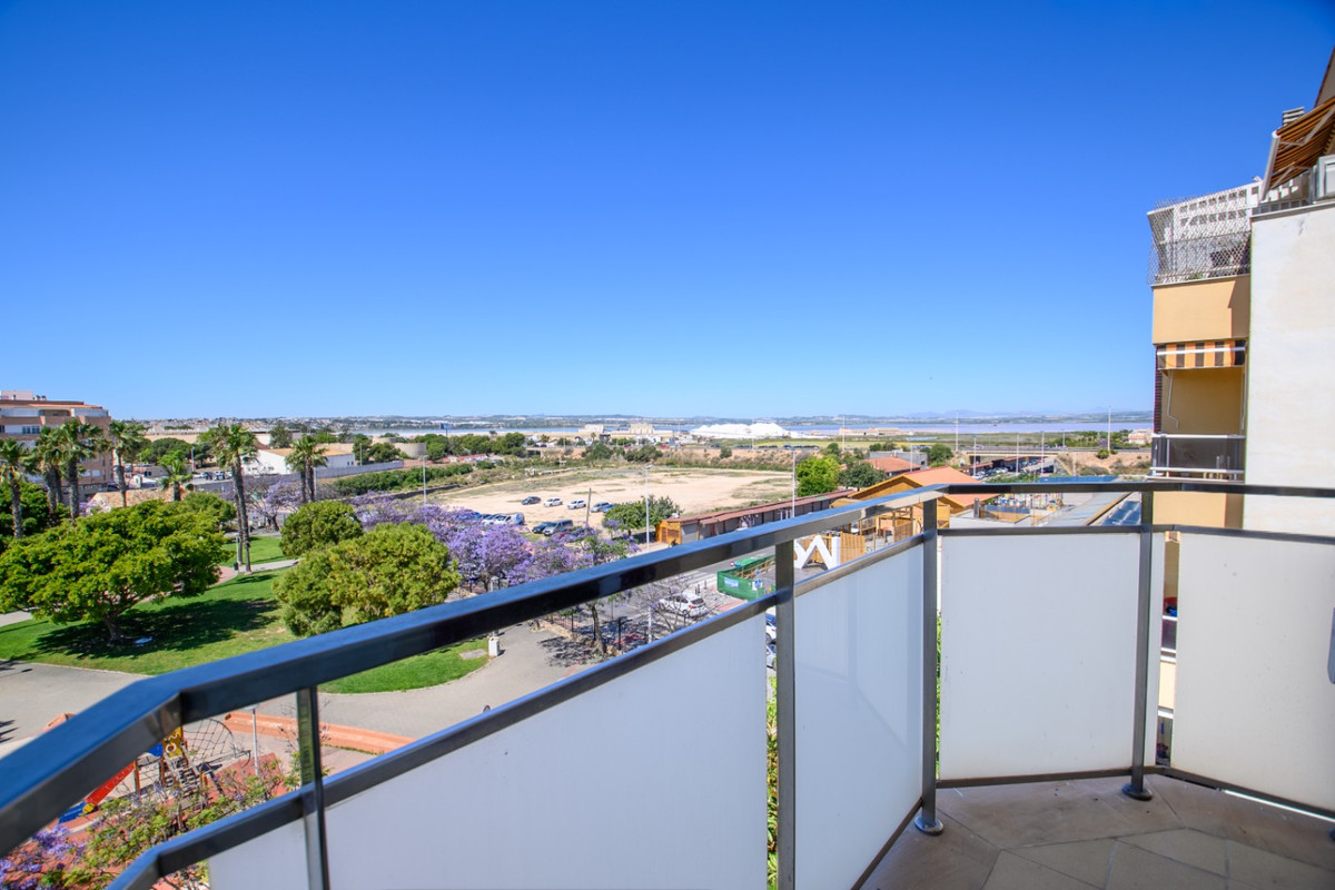 For sale - 2 Bedroom 1 Bathroom Apartment - Middle Floor Apartment in Torrevieja - Torrevieja Centro  - Alicante