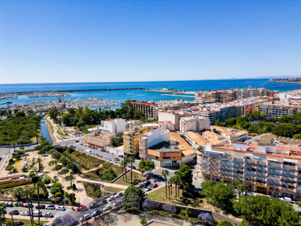 2 Bedroom 1 Bathroom Apartment - Middle Floor Apartment in Torrevieja