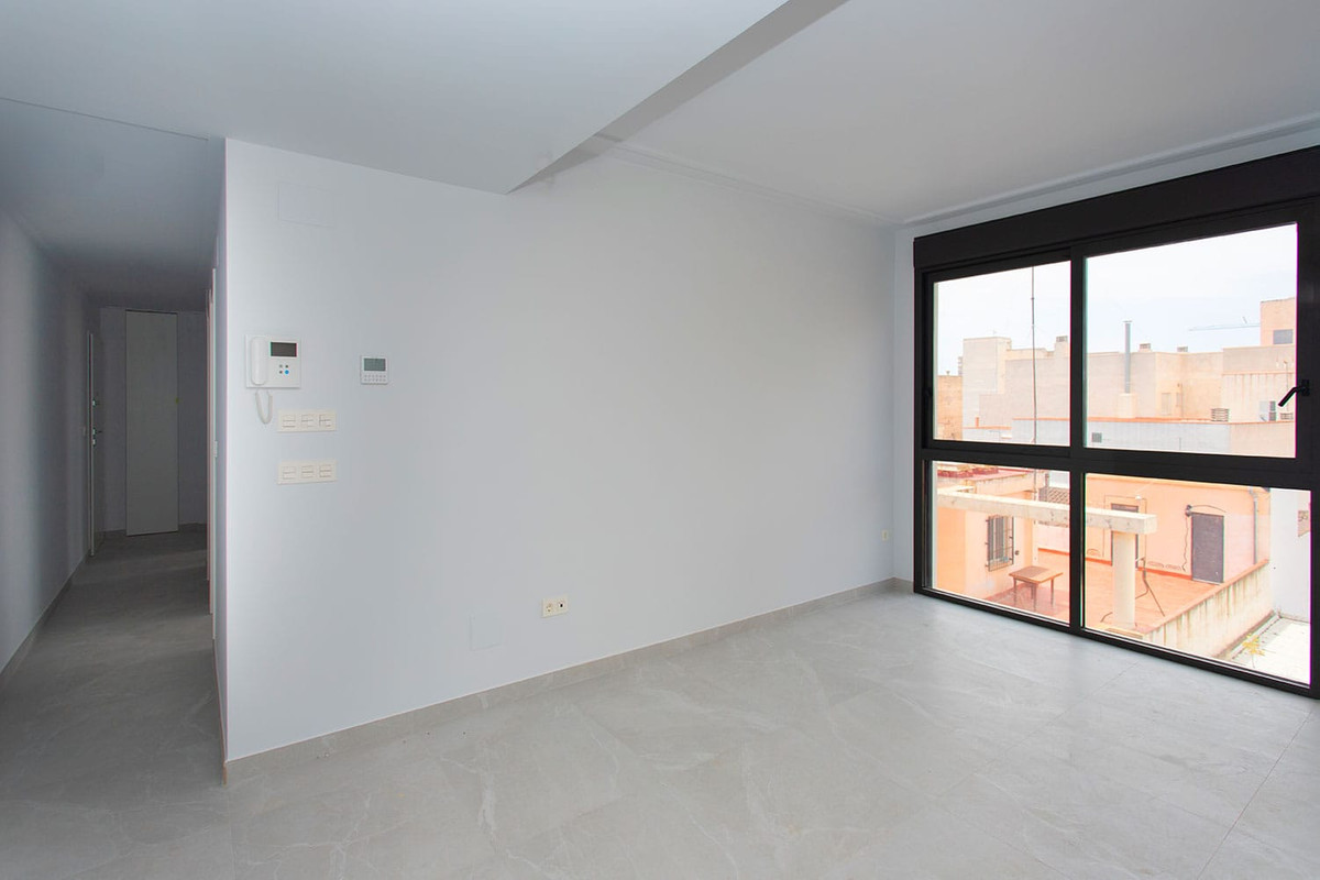 For sale - 2 Bedroom 2 Bathroom Apartment - Middle Floor Apartment in Torrevieja - Torrevieja Centro  - Alicante