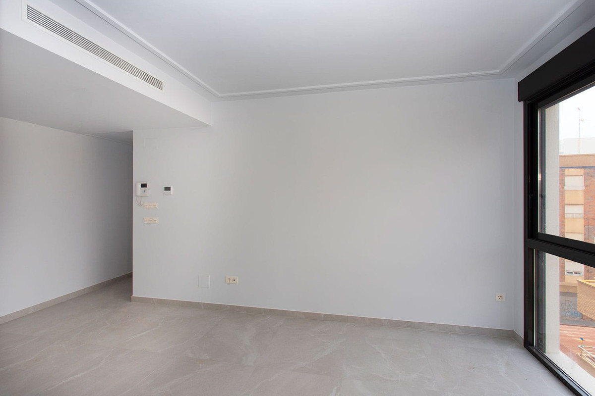 For sale - 2 Bedroom 2 Bathroom Apartment - Middle Floor Apartment in Torrevieja - Torrevieja Centro  - Alicante