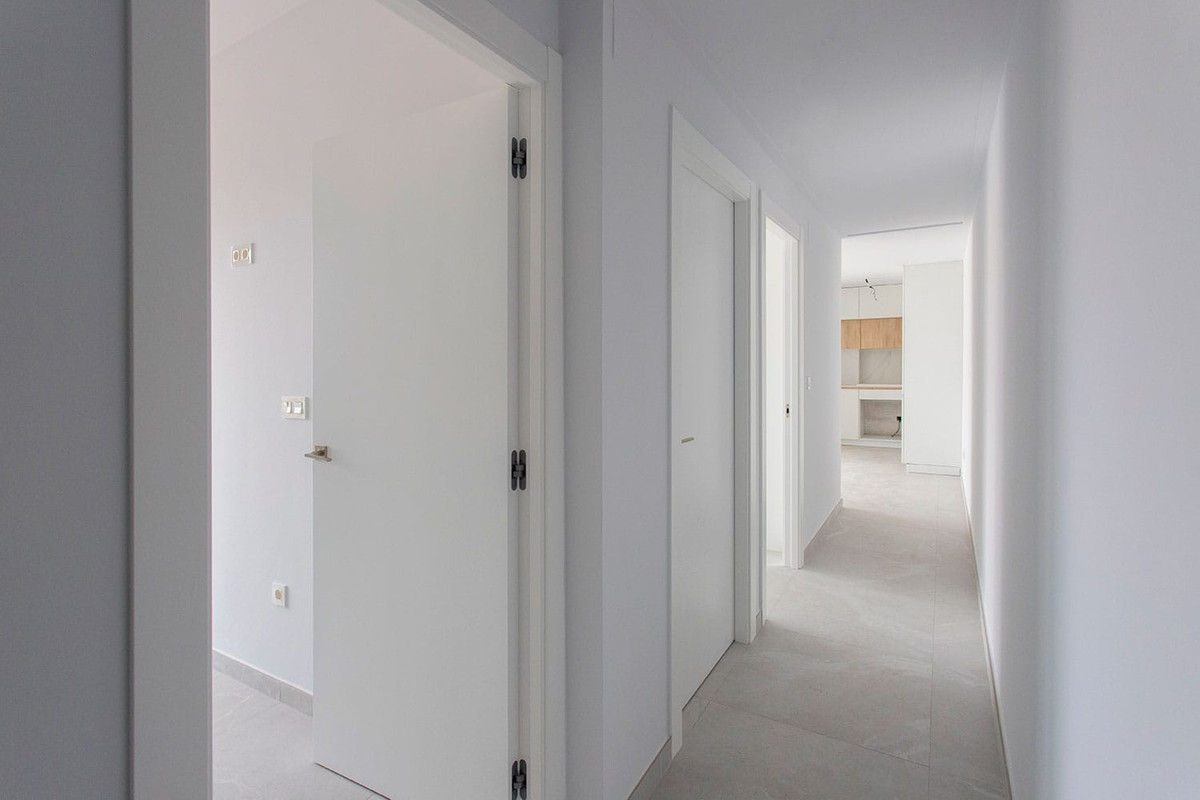For sale - 2 Bedroom 2 Bathroom Apartment - Middle Floor Apartment in Torrevieja - Torrevieja Centro  - Alicante