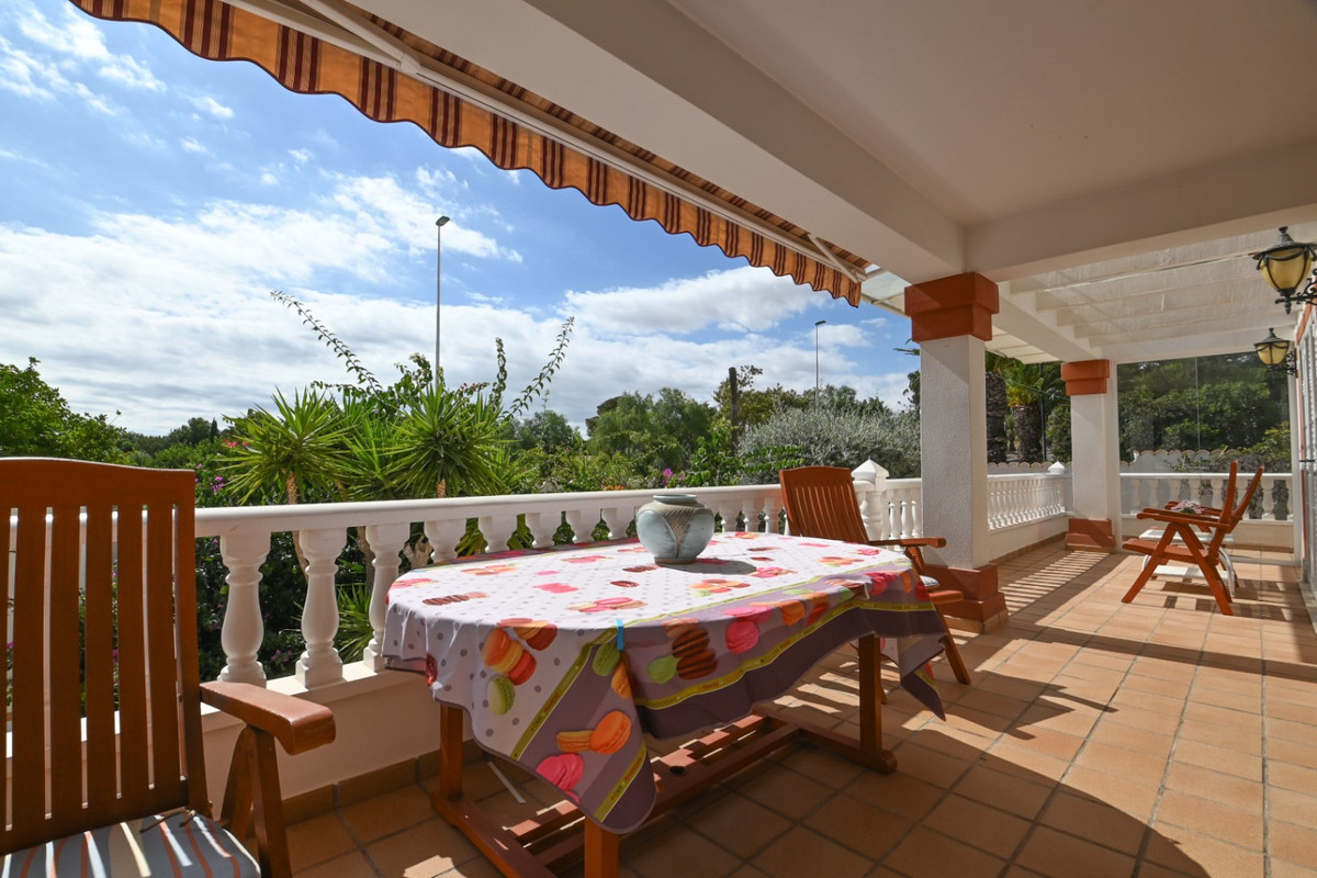 For sale - 4 Bedroom 2 Bathroom House - Detached Villa in Orihuela - Orihuela Costa  - Alicante