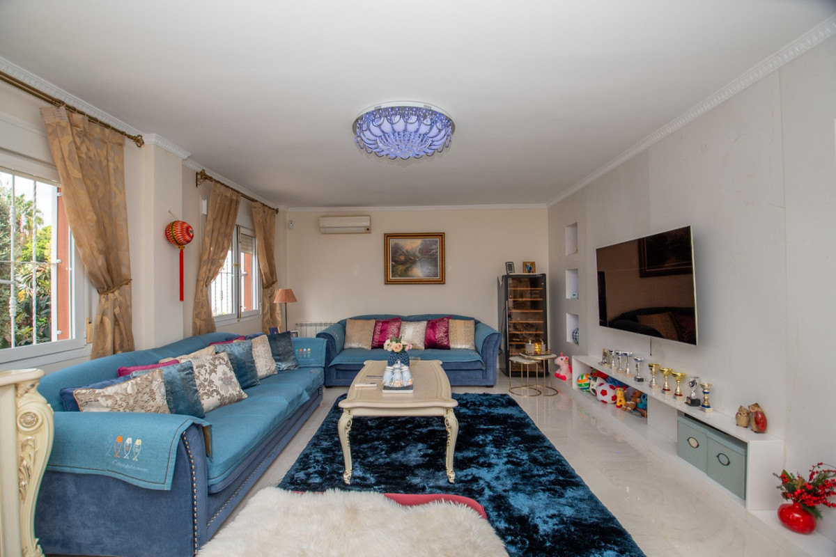 For sale - 4 Bedroom 2 Bathroom House - Detached Villa in Orihuela - Orihuela Costa  - Alicante