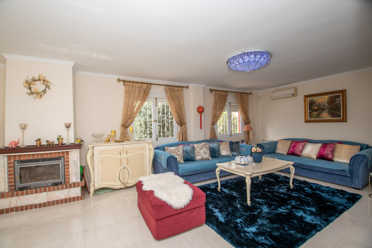 For sale - 4 Bedroom 2 Bathroom House - Detached Villa in Orihuela - Orihuela Costa  - Alicante