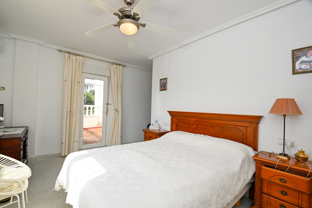 For sale - 4 Bedroom 2 Bathroom House - Detached Villa in Orihuela - Orihuela Costa  - Alicante