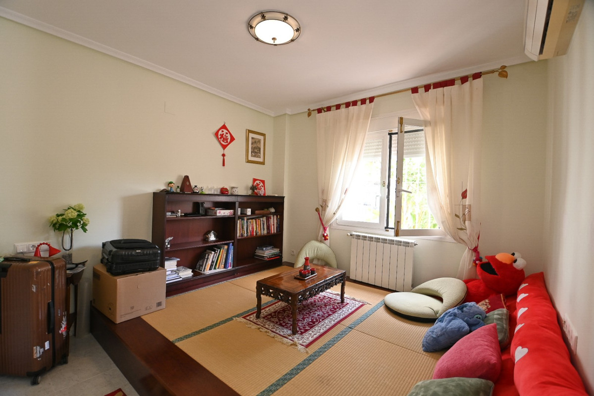 For sale - 4 Bedroom 2 Bathroom House - Detached Villa in Orihuela - Orihuela Costa  - Alicante
