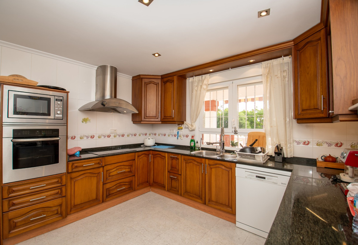 For sale - 4 Bedroom 2 Bathroom House - Detached Villa in Orihuela - Orihuela Costa  - Alicante