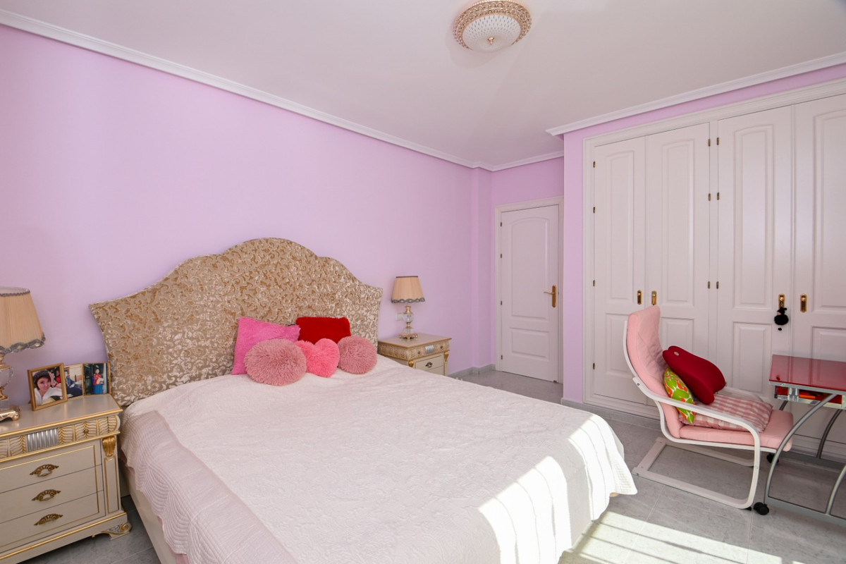 For sale - 4 Bedroom 2 Bathroom House - Detached Villa in Orihuela - Orihuela Costa  - Alicante