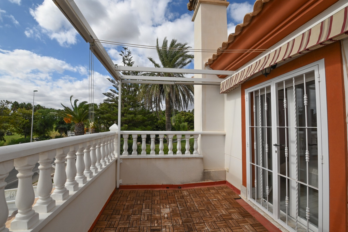 For sale - 4 Bedroom 2 Bathroom House - Detached Villa in Orihuela - Orihuela Costa  - Alicante