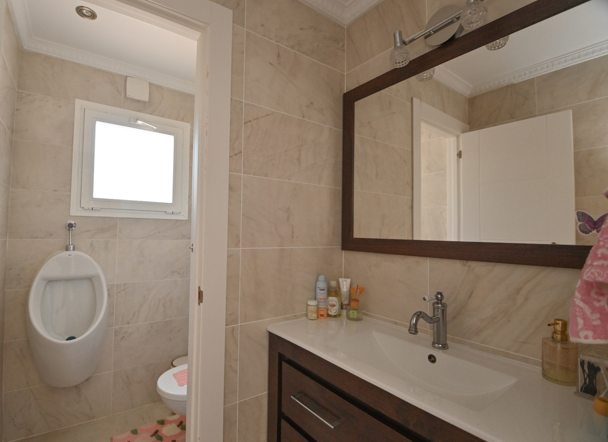 For sale - 4 Bedroom 2 Bathroom House - Detached Villa in Orihuela - Orihuela Costa  - Alicante