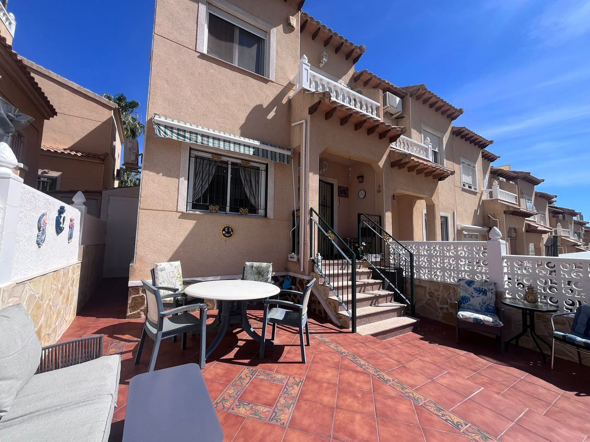For sale - 2 Bedroom 2 Bathroom House - Townhouse in Orihuela - Villamartin  - Alicante