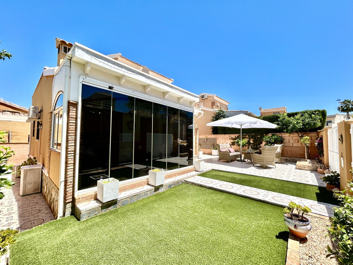 For sale - 3 Bedroom 2 Bathroom House - Detached Villa in Orihuela - Los Altos  - Alicante