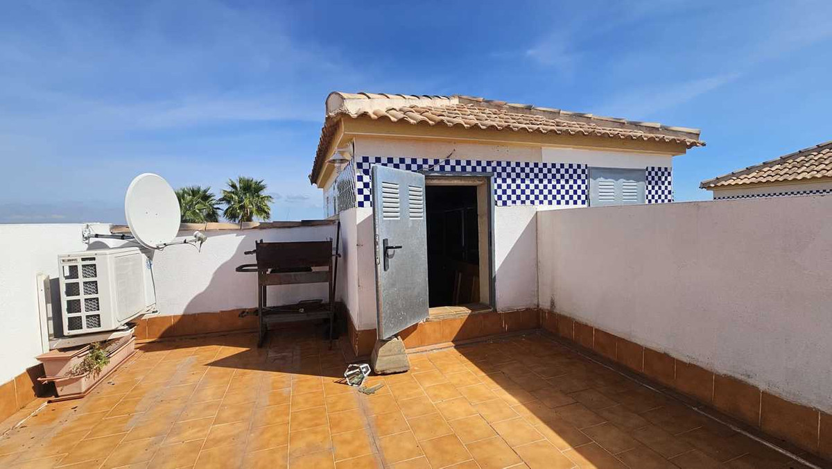 For sale - 2 Bedroom 1 Bathroom Apartment - Top Floor Apartment in Orihuela - Los Altos  - Alicante