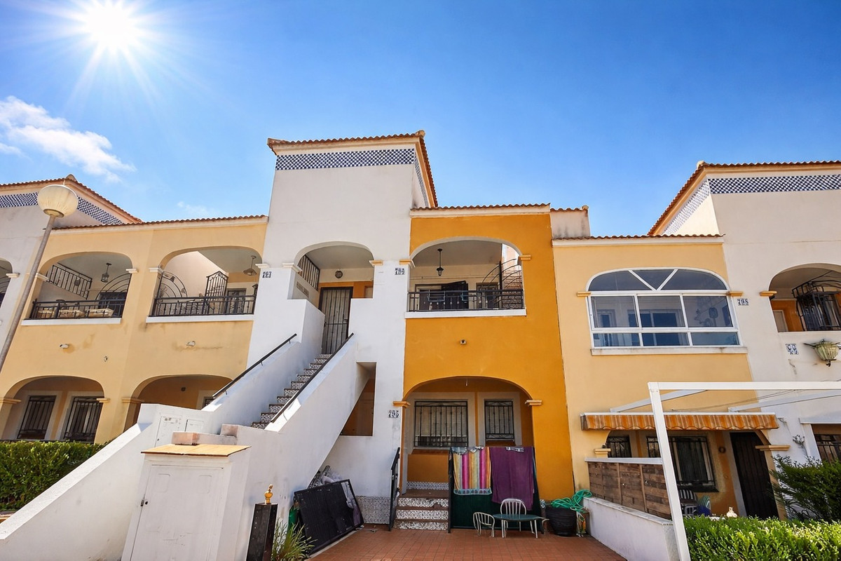 For sale - 2 Bedroom 1 Bathroom Apartment - Top Floor Apartment in Orihuela - Los Altos  - Alicante