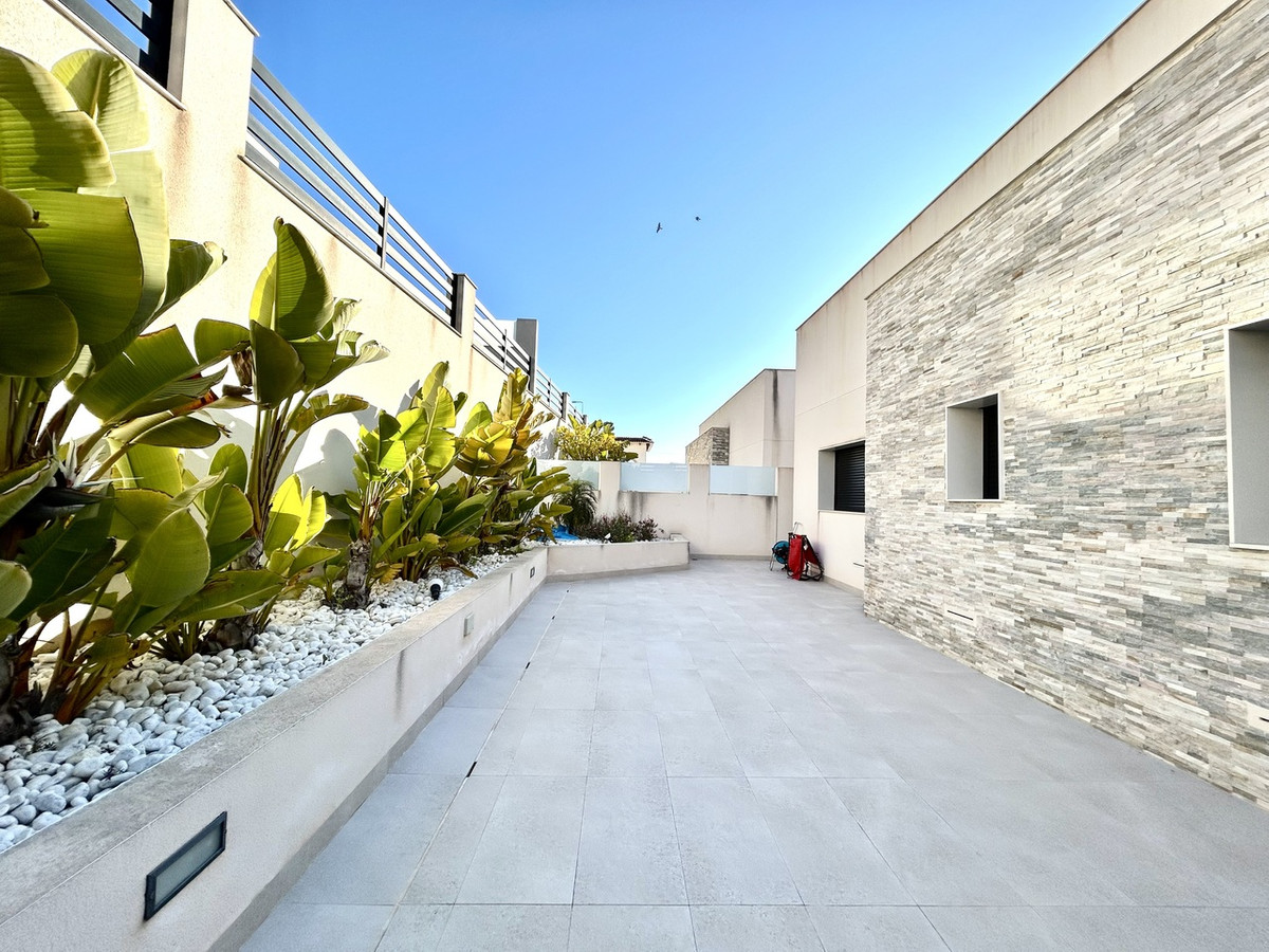 For sale - 5 Bedroom 4 Bathroom House - Detached Villa in Orihuela - Los Balcones  - Alicante